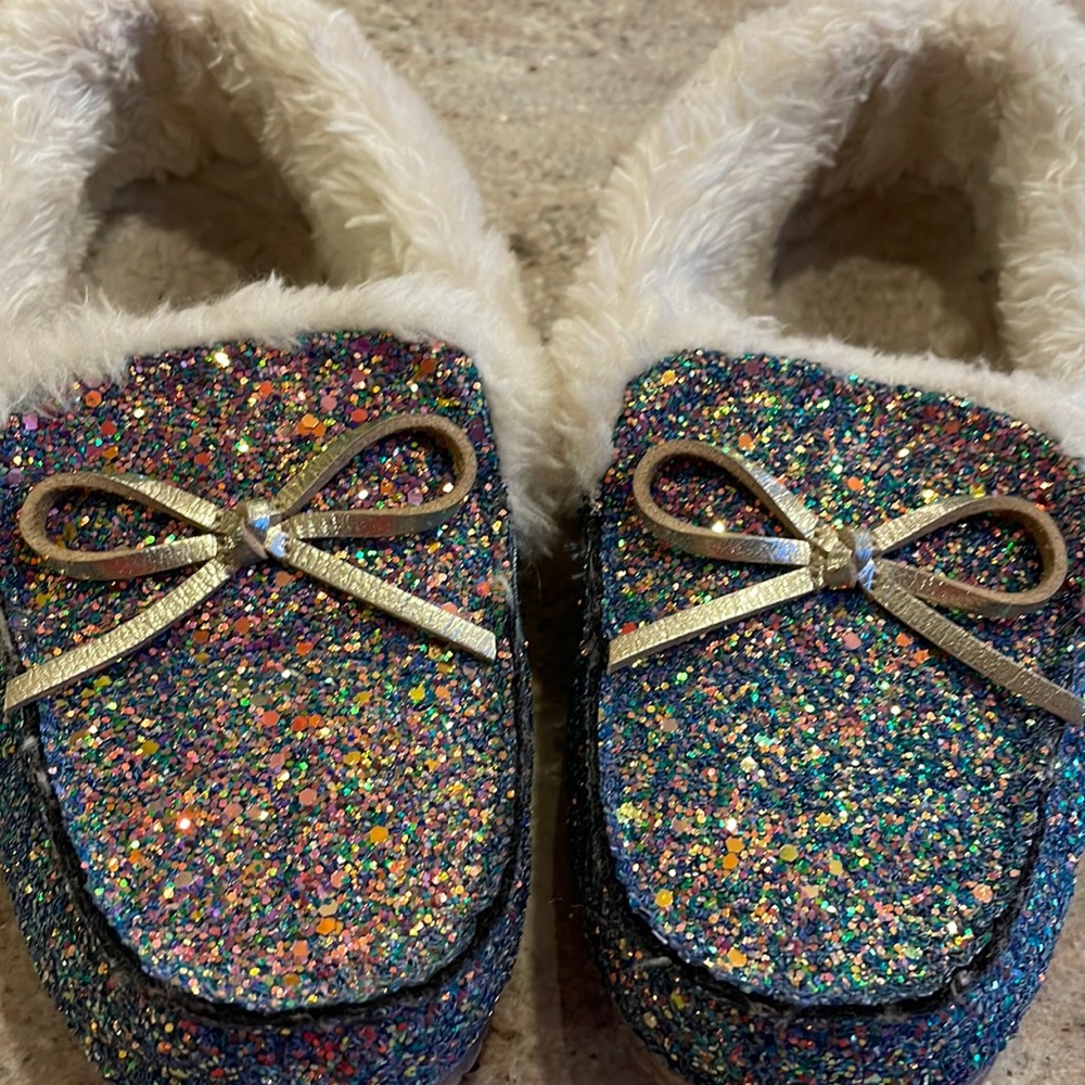 Big girls slippers, size 2/3